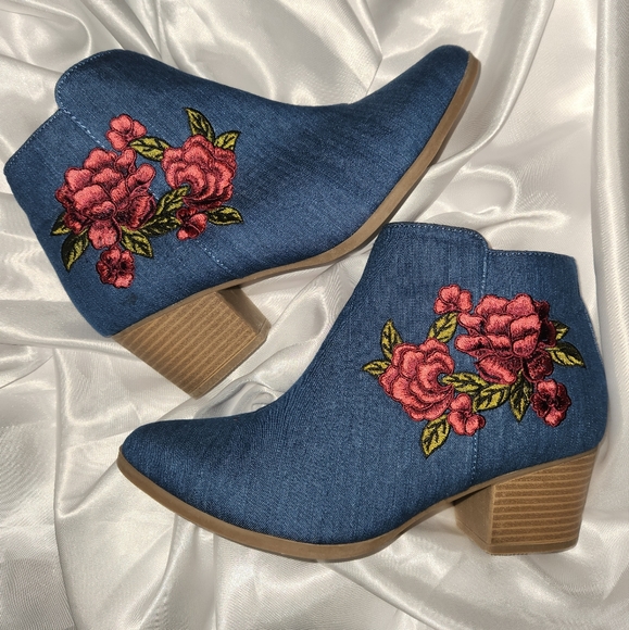 Qupid Shoes - Qupid Denim Booties | Rose Design | Sz 8